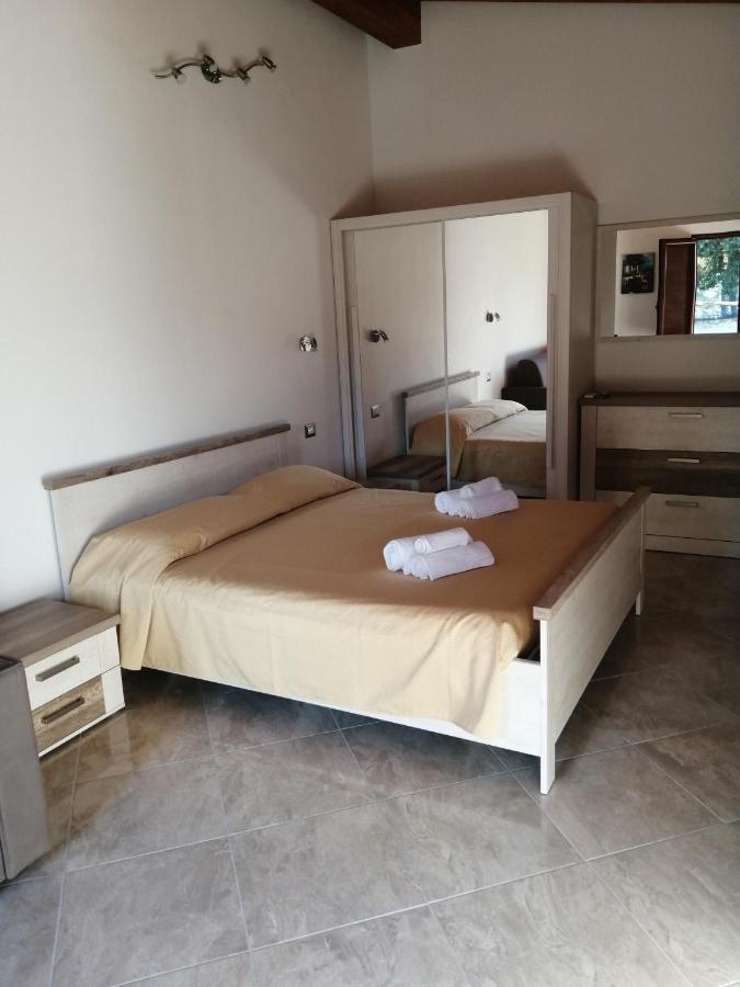 Il Frutteto Bed & Breakfast ตอเรเดลเลสเตลเล ภายนอก รูปภาพ
